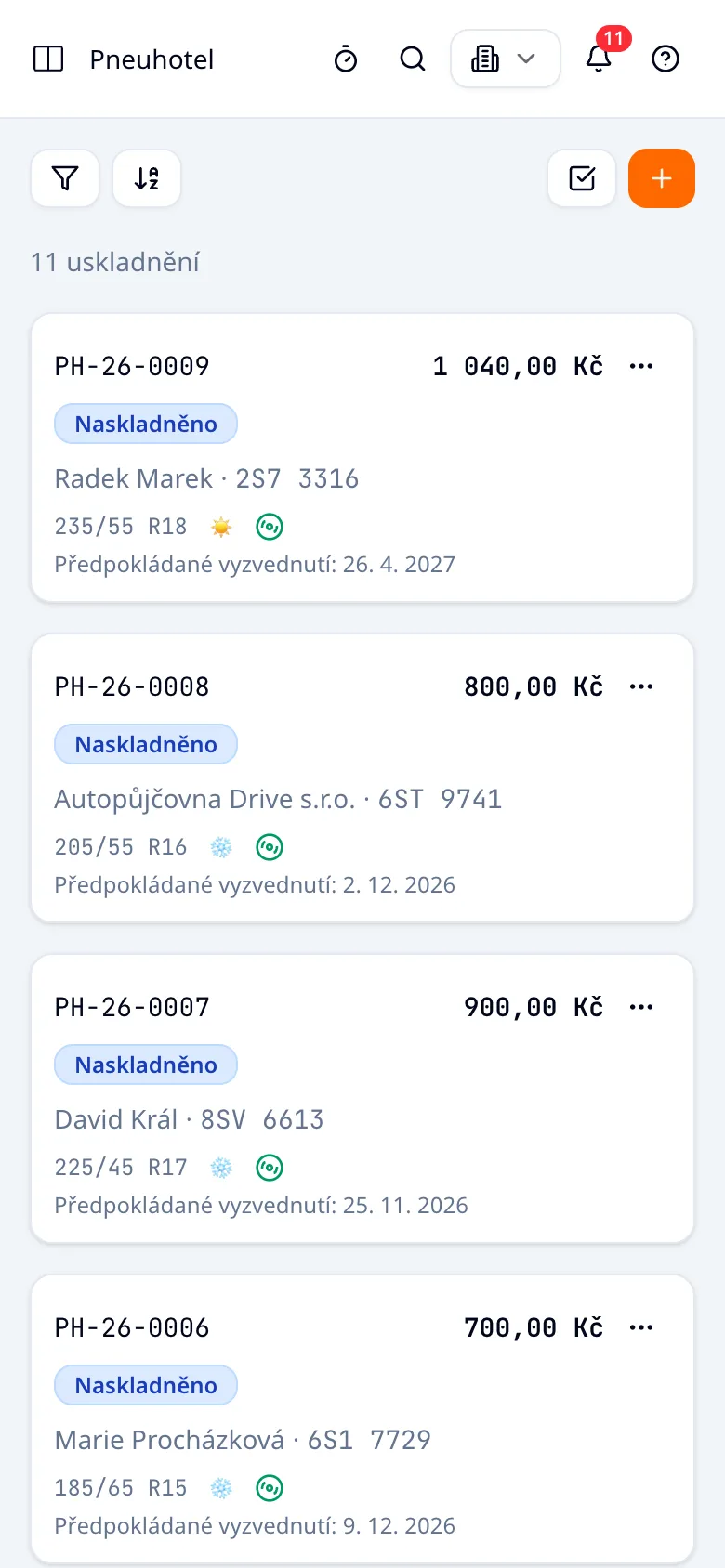 Uskladněné sady v telefonu: karty se stavem, zákazníkem, vozidlem, rozměrem a předpokládaným vyzvednutím